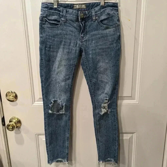 Free People‎ Jeans Women's Size 24 Distressed Raw Hem Skinny Ankle Jeans - Picture 1 of 15